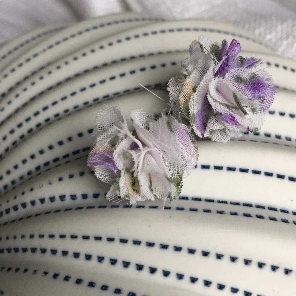 ๐ Poofy Flower Fabric Earrings - Picture 4 of 5